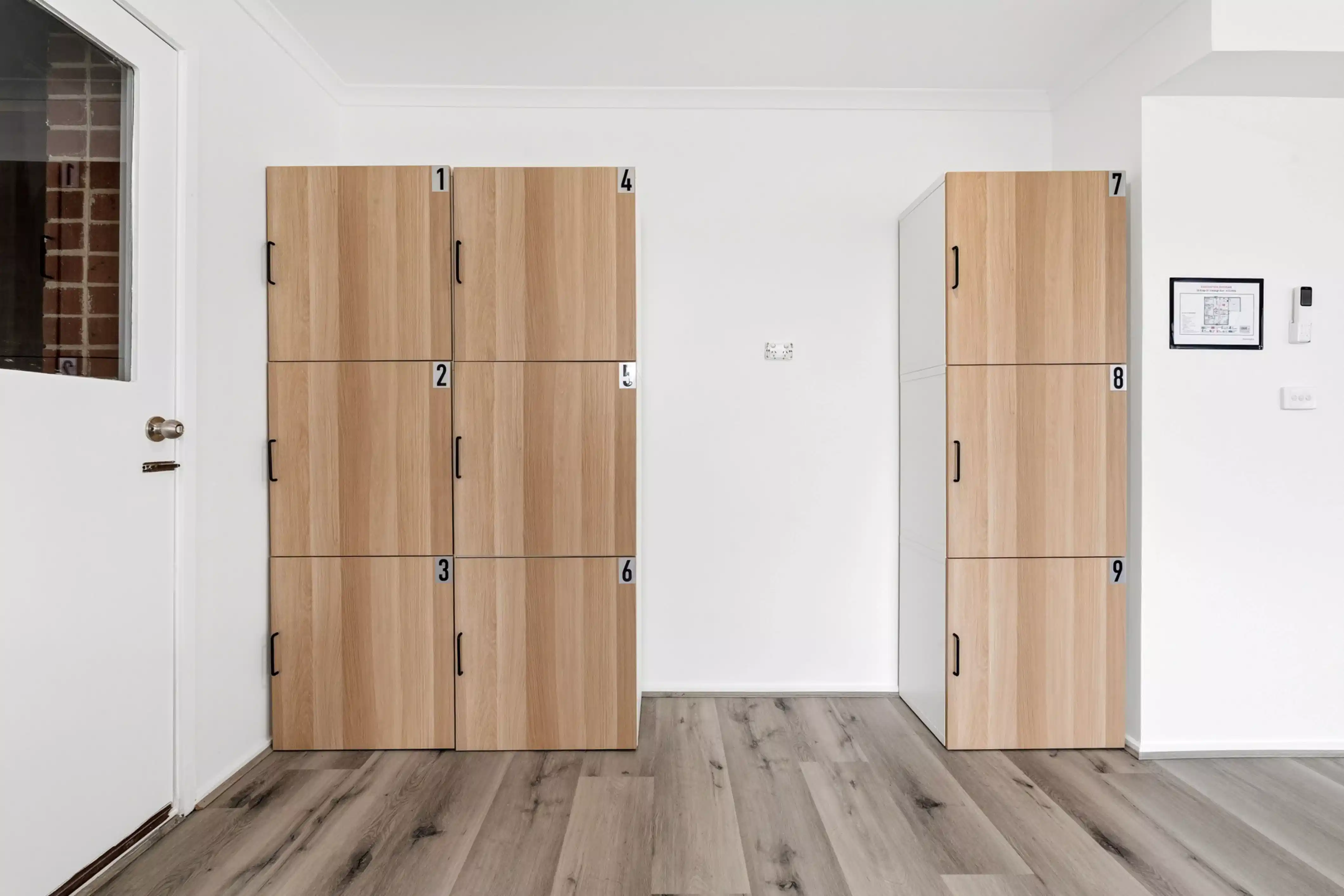 Kitchen?w=400&h=260&fit=crop&q=40&auto=format&trim=auto