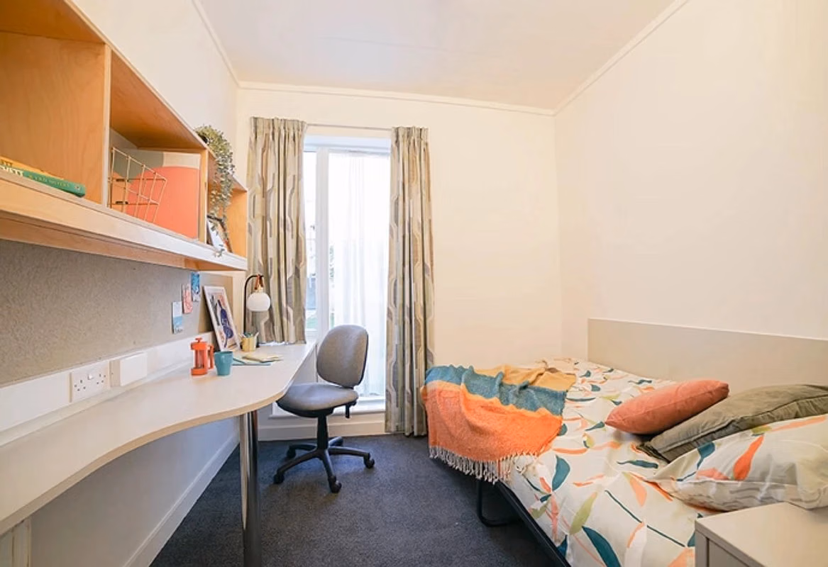 Elm Grove, London - London, England, United Kingdom - Premium Ensuite - Bedroom