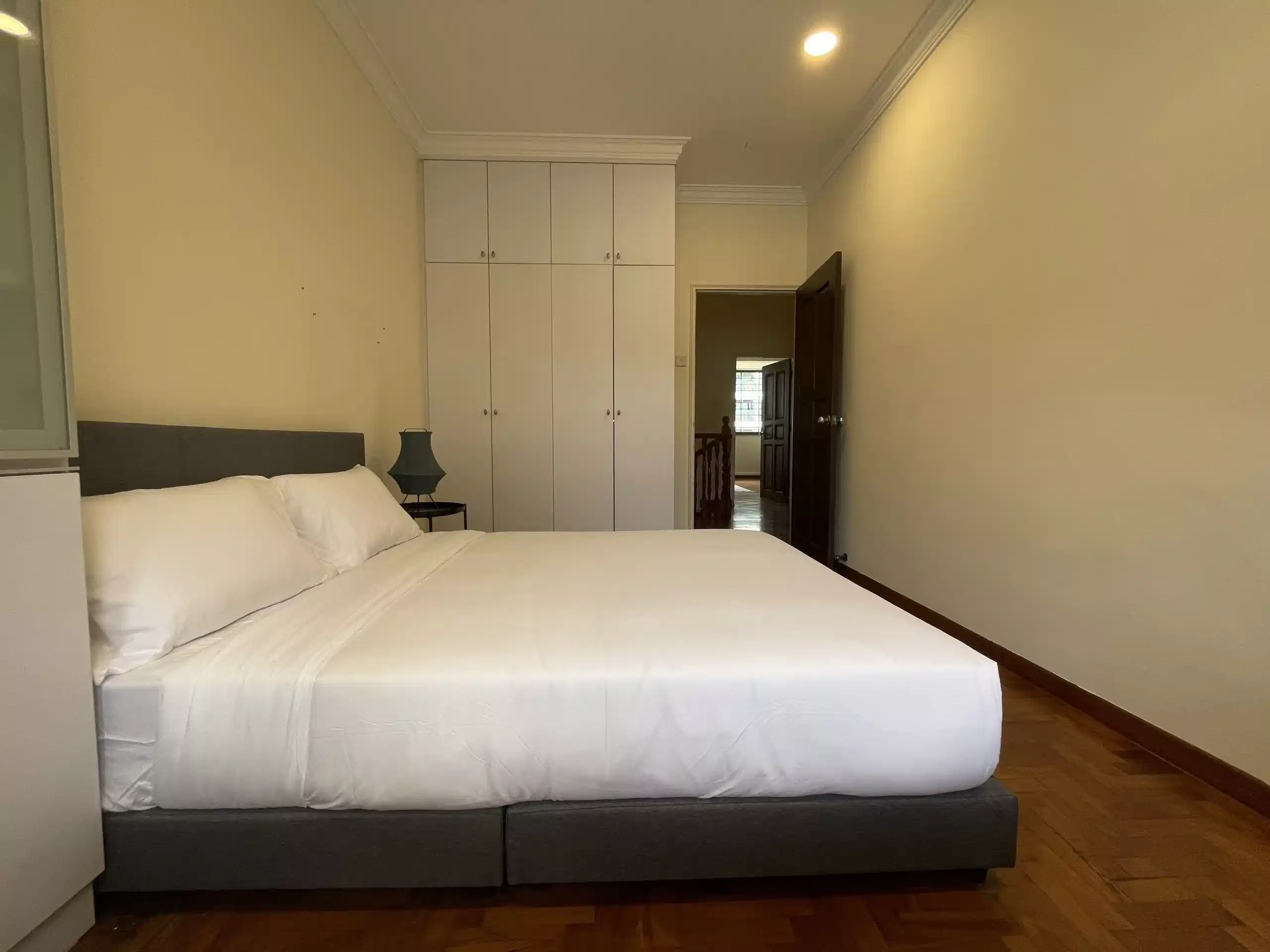 Amenities?w=400&h=260&fit=crop&q=40&auto=format&trim=auto