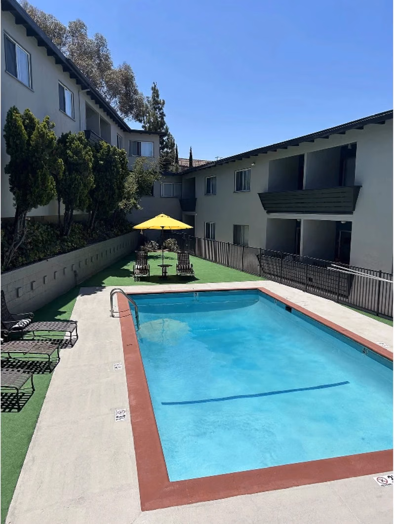 Strathmore Terrace, Los Angeles - Los Angeles, California, United States - Amenities