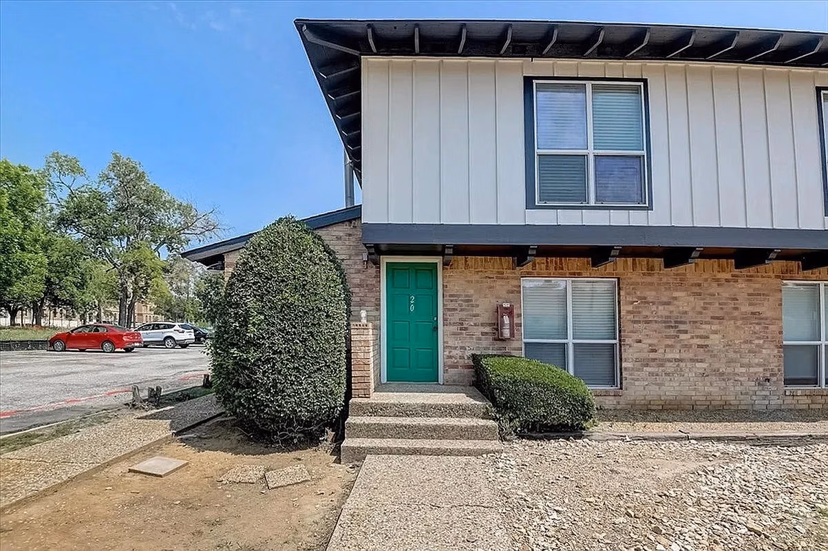Crash Pads II, Denton - Denton, Texas, United States - Exterior