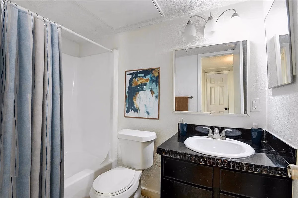 Crash Pads I, Denton - Denton, Texas, United States - Bathroom