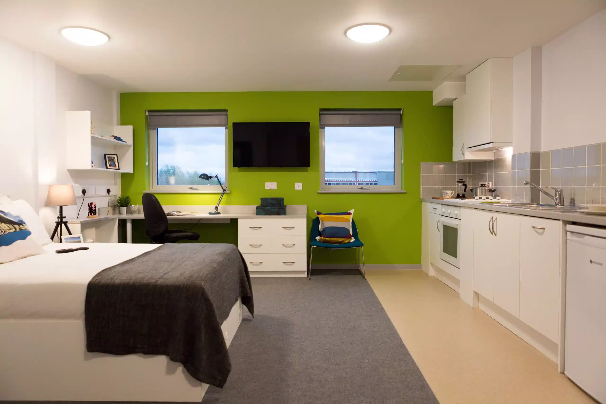 Common Area?w=400&h=260&fit=crop&q=40&auto=format&trim=auto