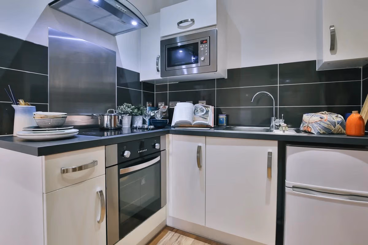 Classic Studio - Amenities?w=400&h=260&fit=crop&q=40&auto=format&trim=auto