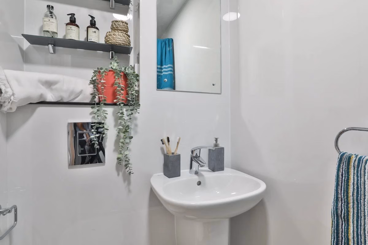 Amenities?w=400&h=260&fit=crop&q=40&auto=format&trim=auto