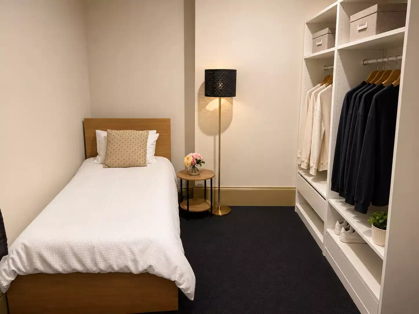 Exterior?w=400&h=260&fit=crop&q=40&auto=format&trim=auto