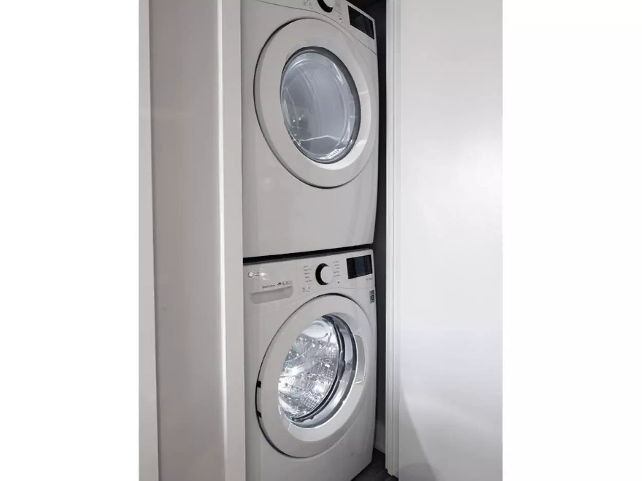 Amenities?w=400&h=260&fit=crop&q=40&auto=format&trim=auto