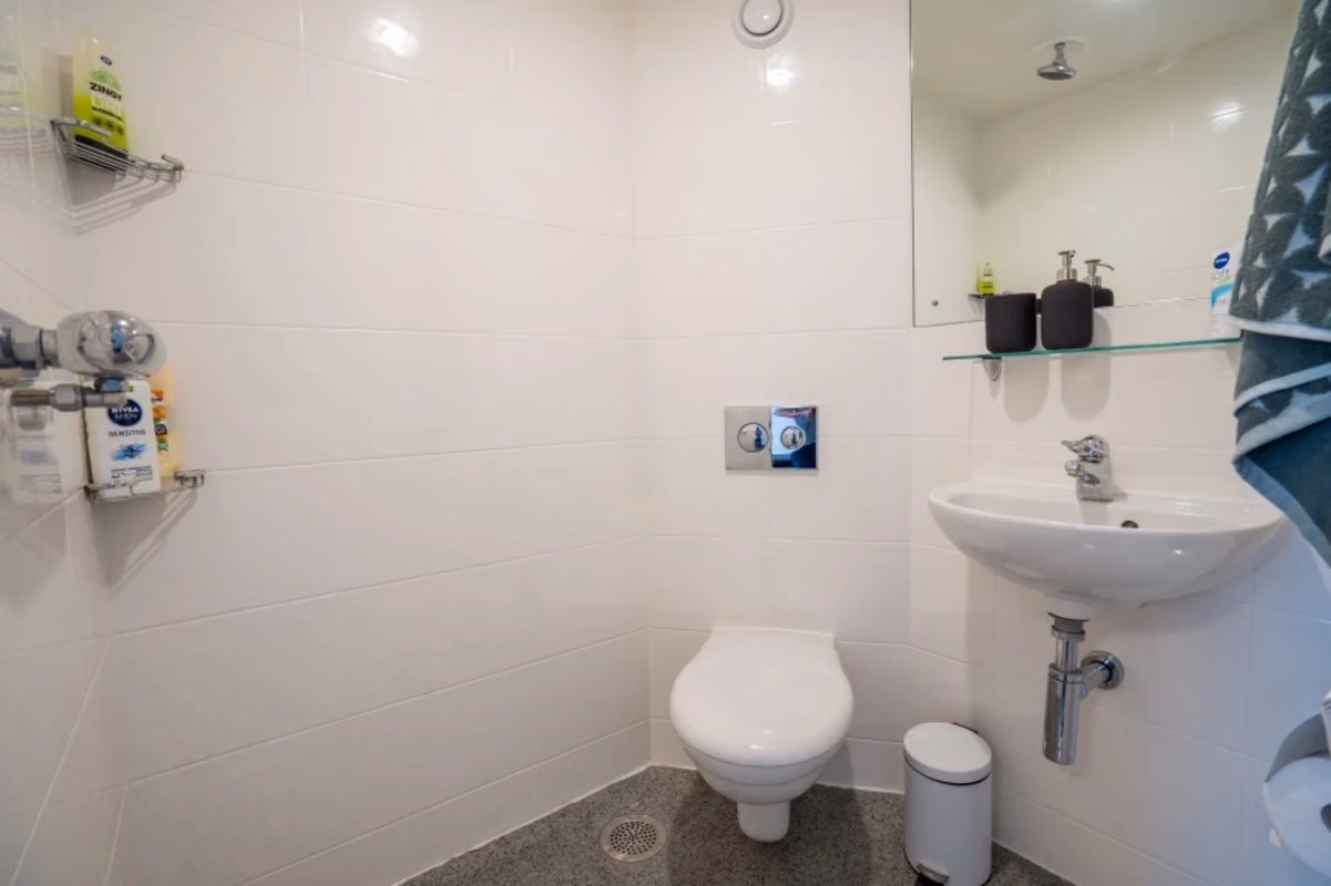 NTU: Byron Residence, Nottingham  - Nottingham, England, United Kingdom - Bathroom