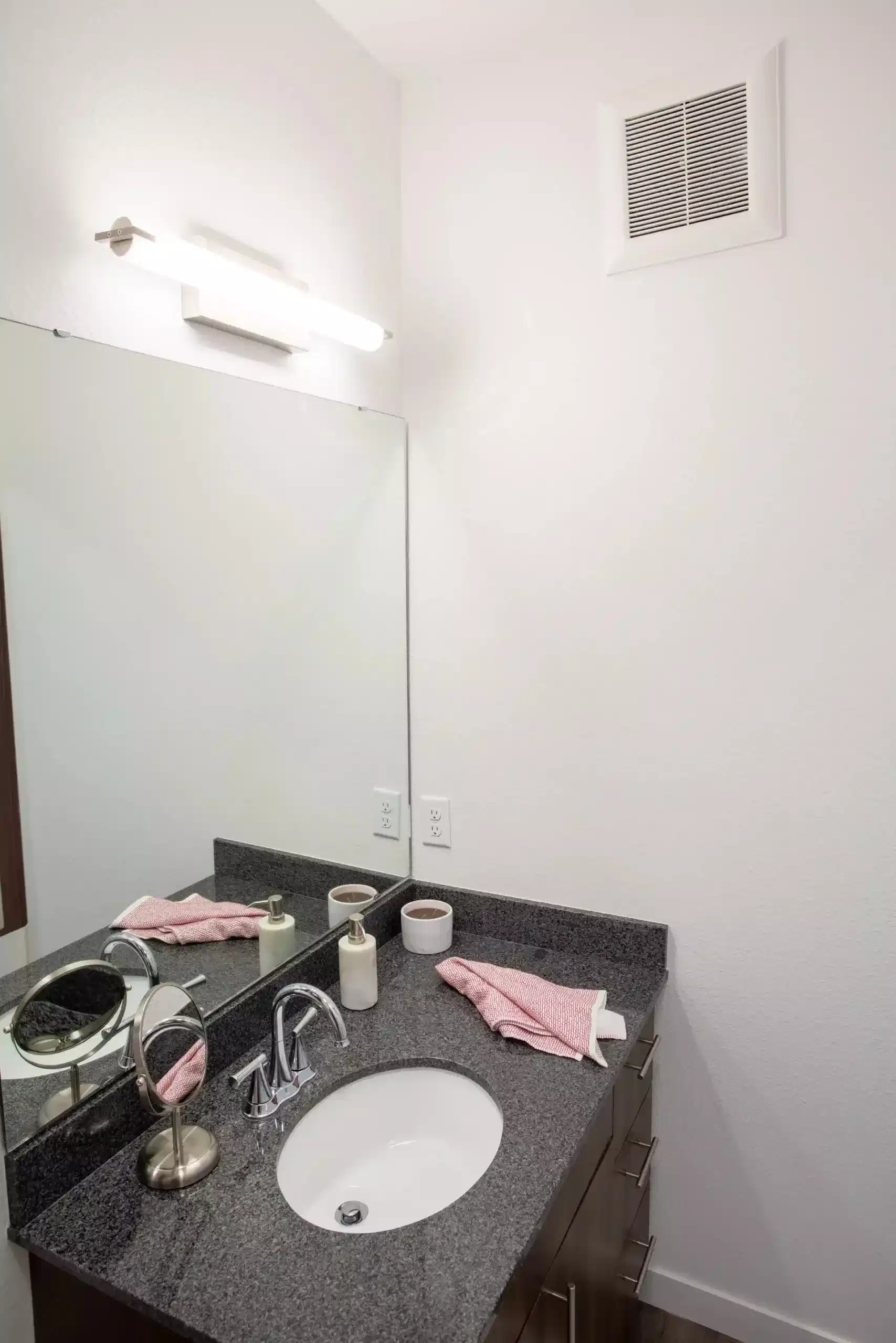 ROAM Student Living, Missoula - Missoula, Montana, United States - Bathroom