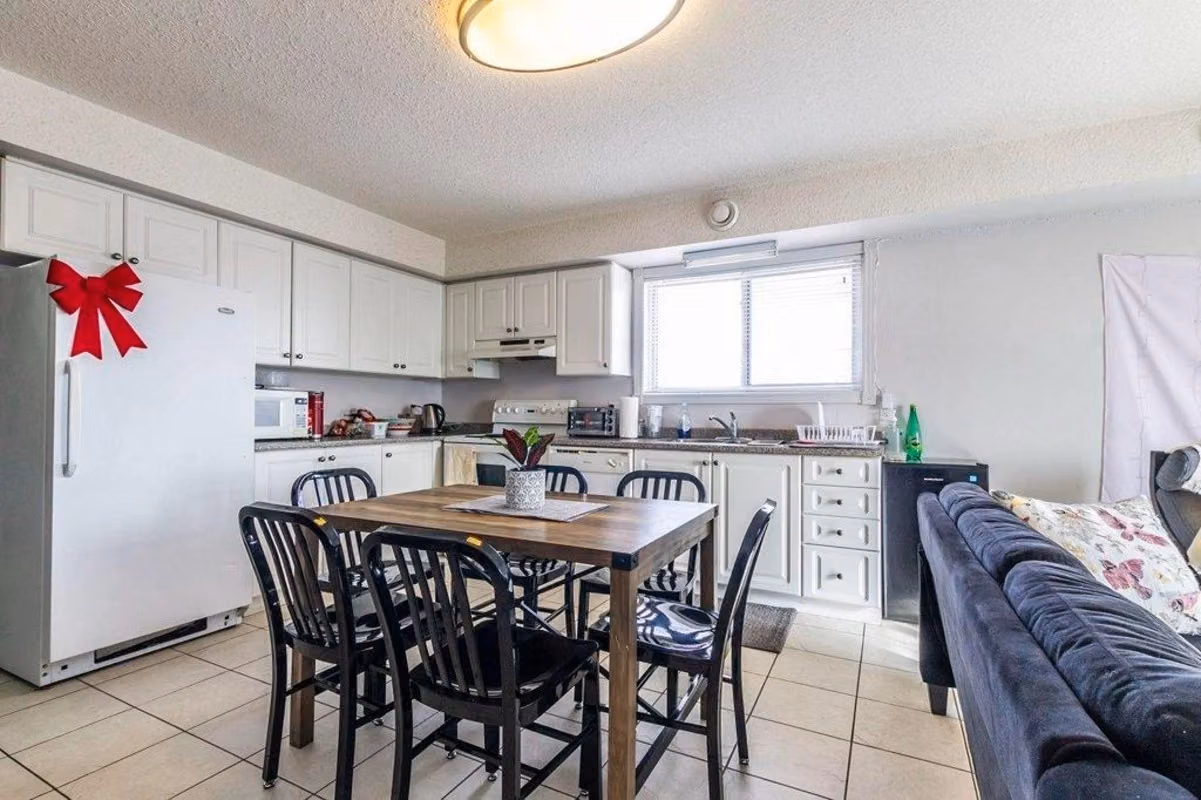 Sixty Two, Waterloo - Waterloo, Ontario, Canada - Kitchen