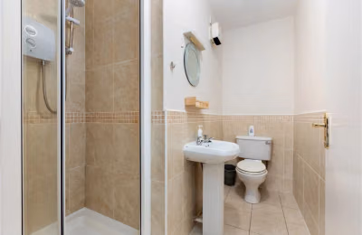 Room in a 2 Bedroom Apartment, 53 Slade Castle Ave, Saggart, Co. Dublin D24 N279 - Dublin, Ireland - Bathroom