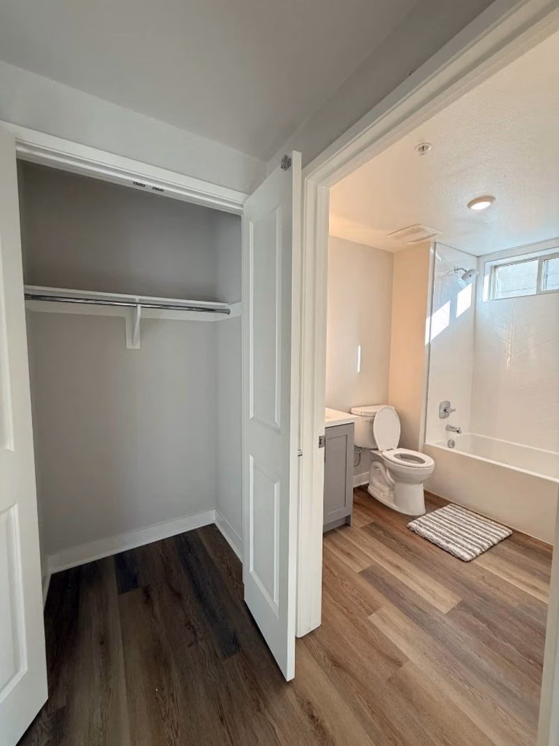 Irolo, Los Angeles - Los Angeles, California, United States - Bathroom