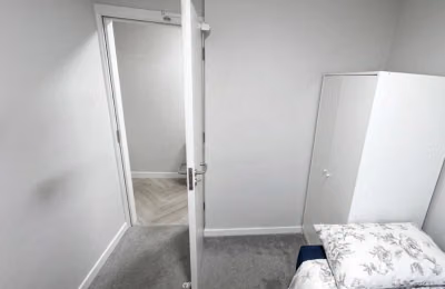 Room in a 4 Bedroom Apartment, Apartment 77, North Quay Place, Pope's Quay Street, Cork, T23 V5DR, Cork - Cork, Ireland - 4 Bedroom 2 Bathroom Apartment - Bedroom