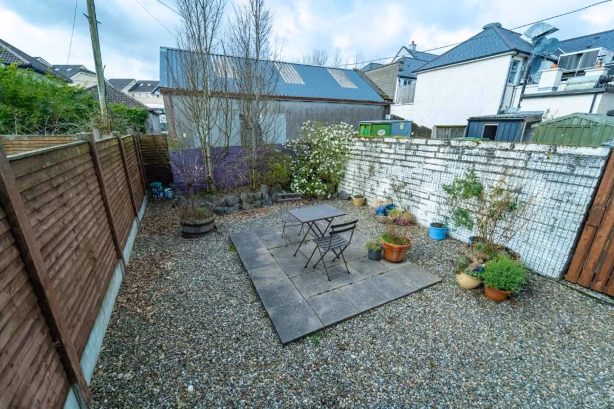 Room in a 3 Bedroom Apartment, 1 College Crescent, College Rd, Galway, H91 WEW8 - Galway, Ireland - Exterior