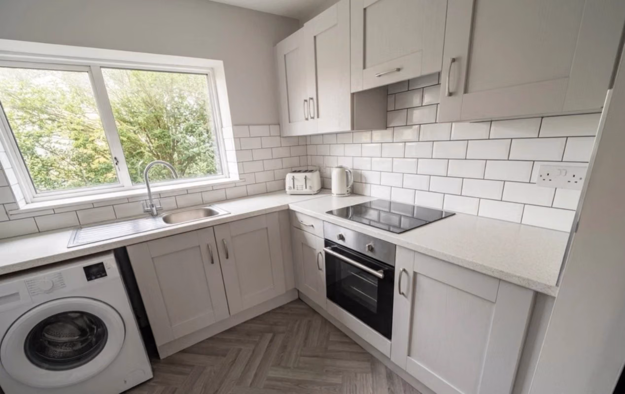 Room in a 4 Bedroom Apartment, Apartment 71, North Quay Place, Pope's Quay Street, Cork, T23 Y0FD - Cork, Ireland - Kitchen