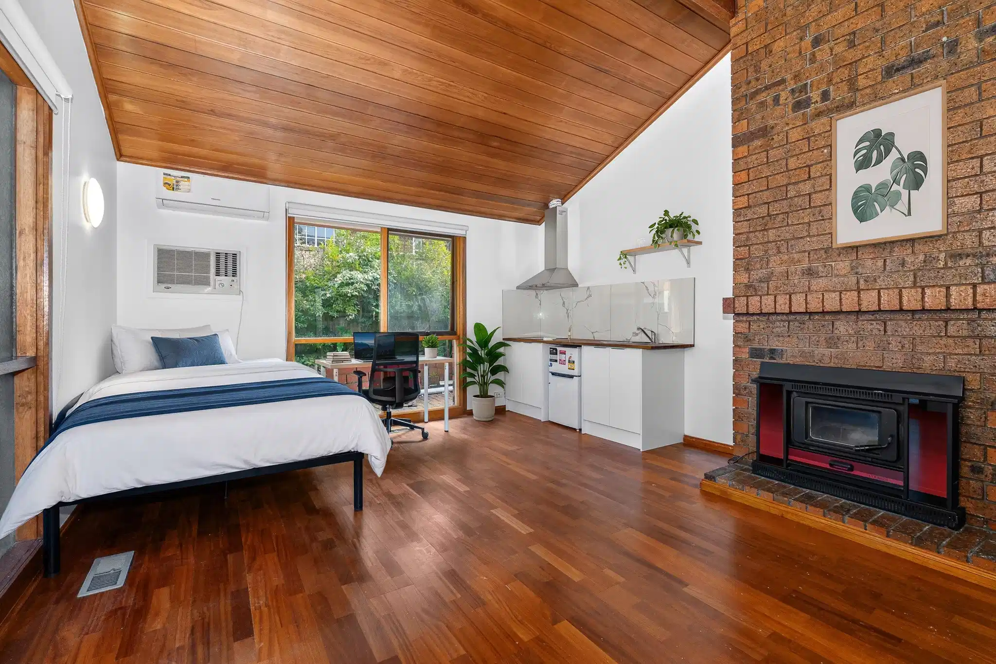  Room in a 8 Bedroom Apartment, 103 Monash Dr, Mulgrave, Australia VIC 3170 - Melbourne, Victoria, Australia - Double Room with Kitchenette - Bedroom