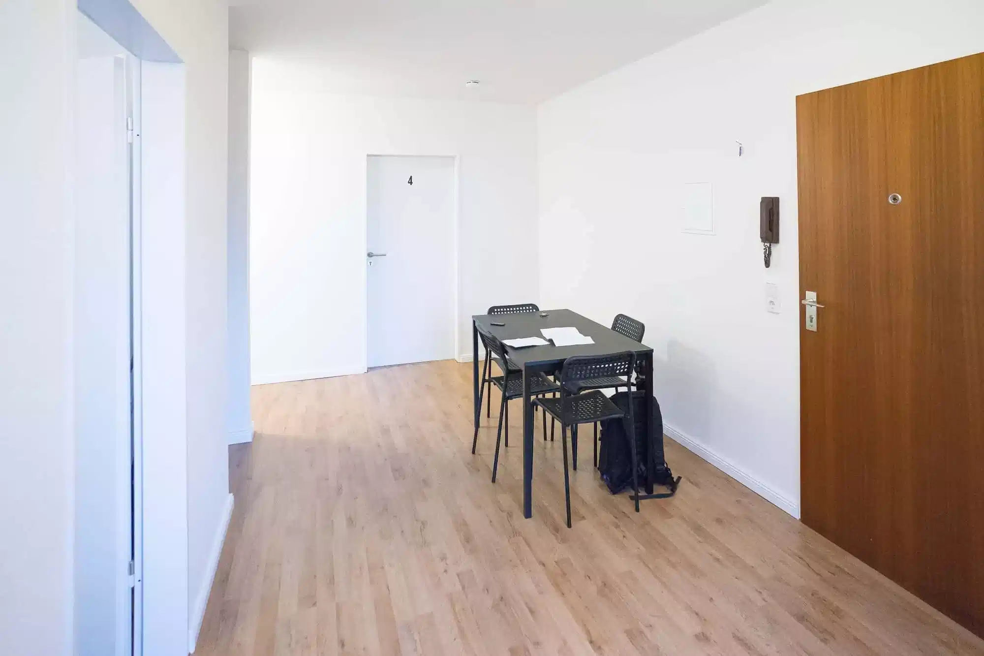 Bathroom?w=400&h=260&fit=crop&q=40&auto=format&trim=auto