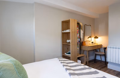3 Bedroom Apartment - Bedroom?w=400&h=260&fit=crop&q=40&auto=format&trim=auto