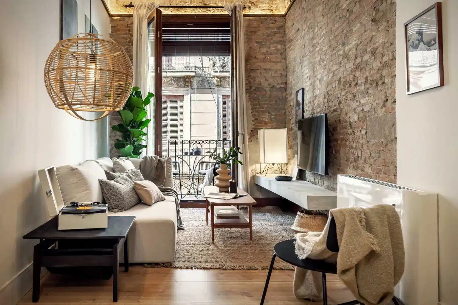 Common Area?w=400&h=260&fit=crop&q=40&auto=format&trim=auto