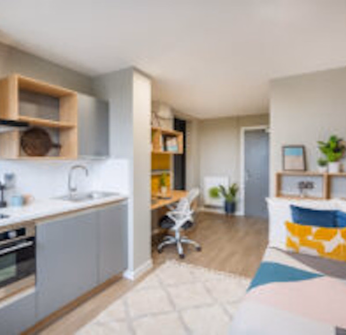 Common Area?w=400&h=260&fit=crop&q=40&auto=format&trim=auto