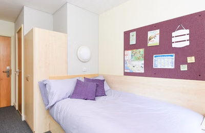 Amenities?w=400&h=260&fit=crop&q=40&auto=format&trim=auto