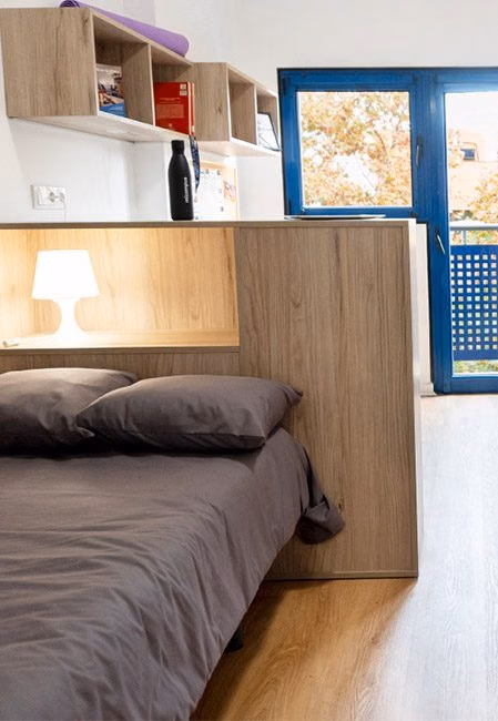 Amenities?w=400&h=260&fit=crop&q=40&auto=format&trim=auto