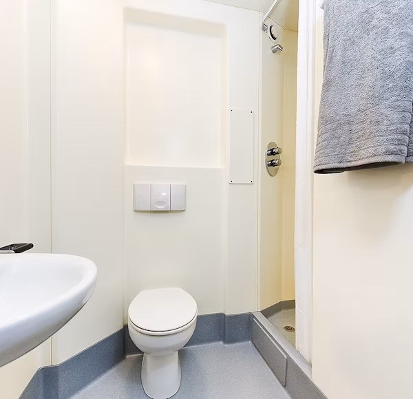 Exterior?w=400&h=260&fit=crop&q=40&auto=format&trim=auto