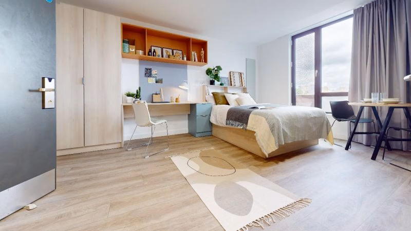 Common Area?w=400&h=260&fit=crop&q=40&auto=format&trim=auto