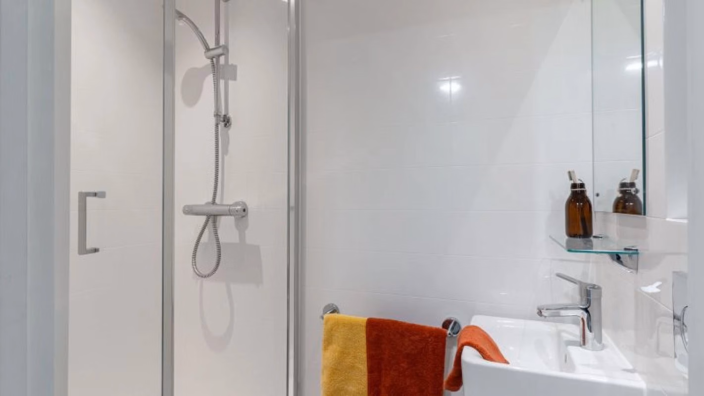 Amenities?w=400&h=260&fit=crop&q=40&auto=format&trim=auto