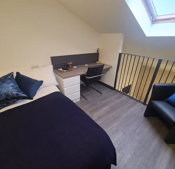 Common Area?w=400&h=260&fit=crop&q=40&auto=format&trim=auto