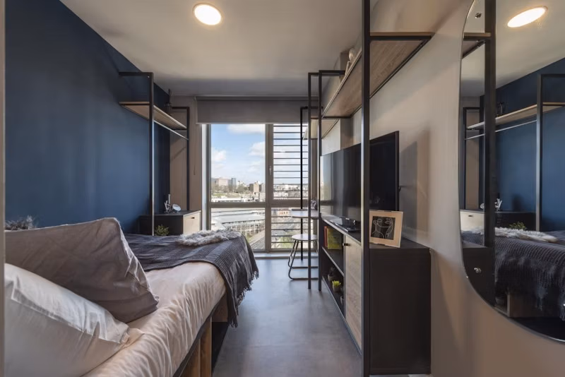 Common Area?w=400&h=260&fit=crop&q=40&auto=format&trim=auto