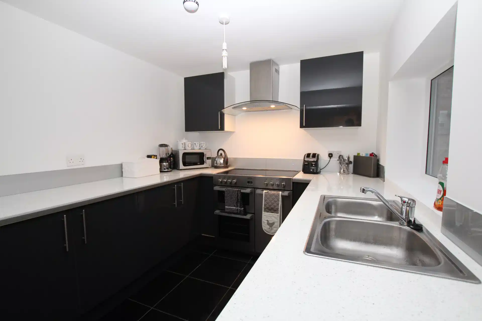 Crofton Street M14, Manchester - Manchester, England, United Kingdom - 5 Bedroom 2 Bathroom Apartment - Kitchen