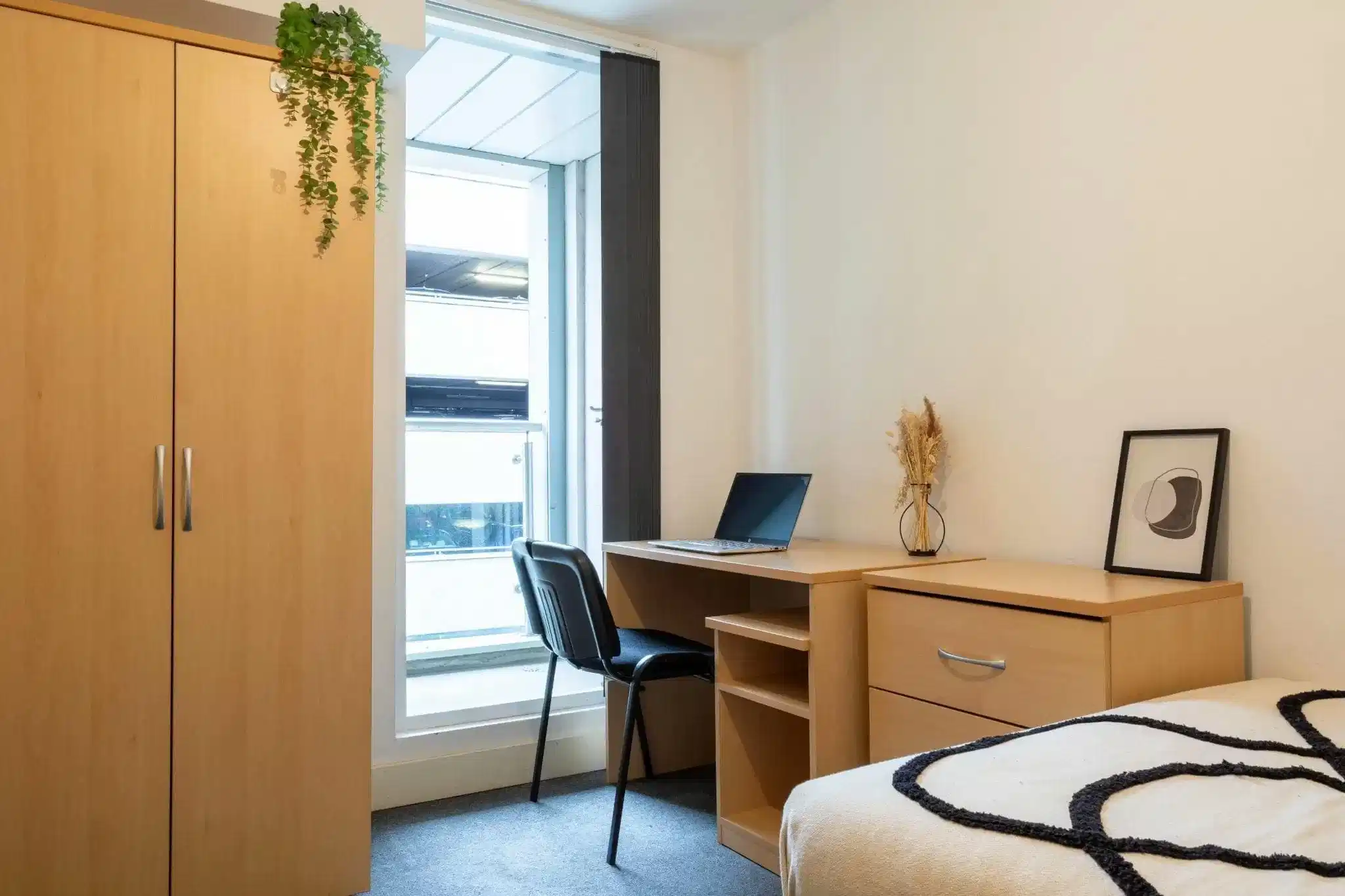 Amenities?w=400&h=260&fit=crop&q=40&auto=format&trim=auto