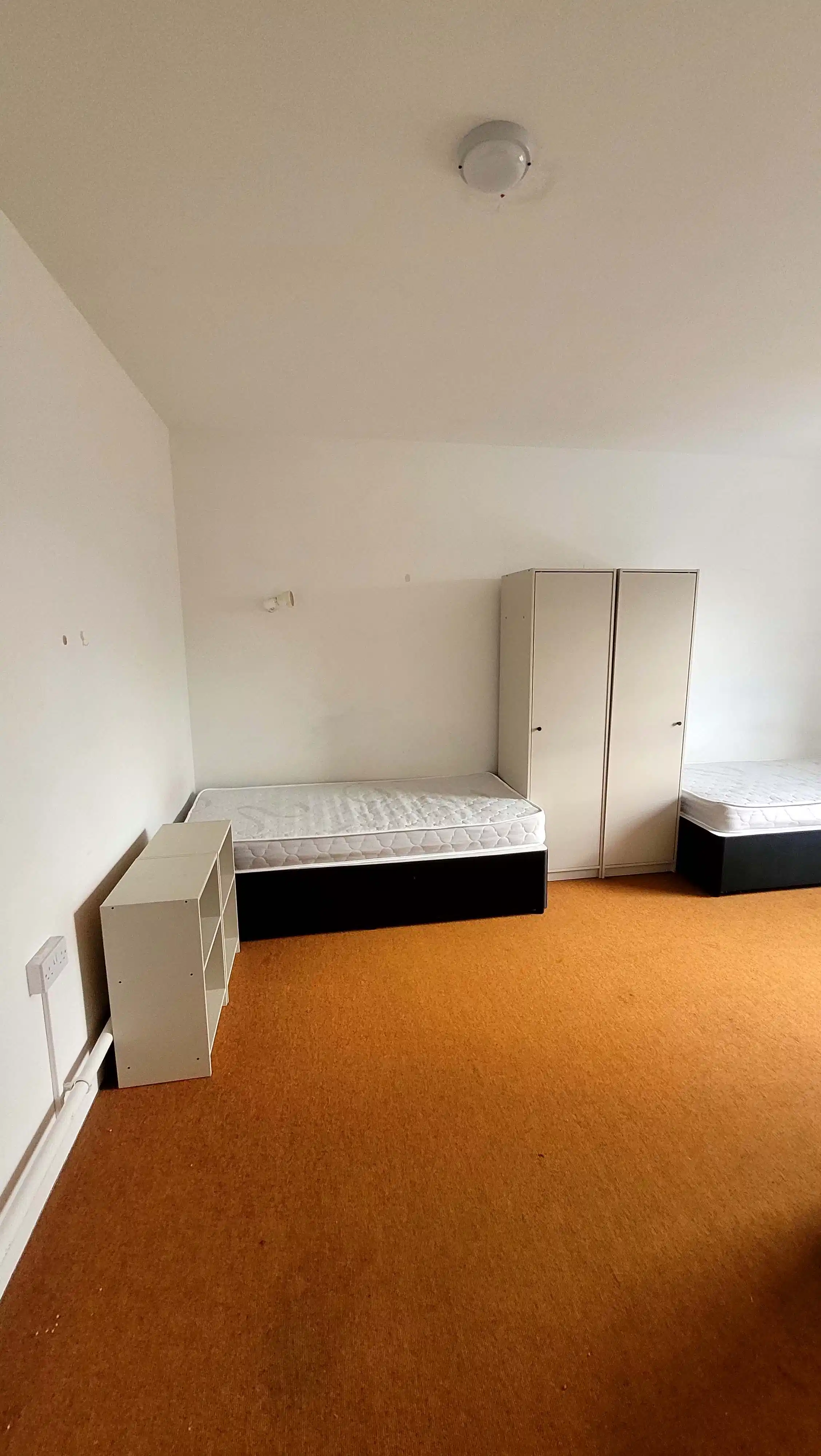 Amenities?w=400&h=260&fit=crop&q=40&auto=format&trim=auto