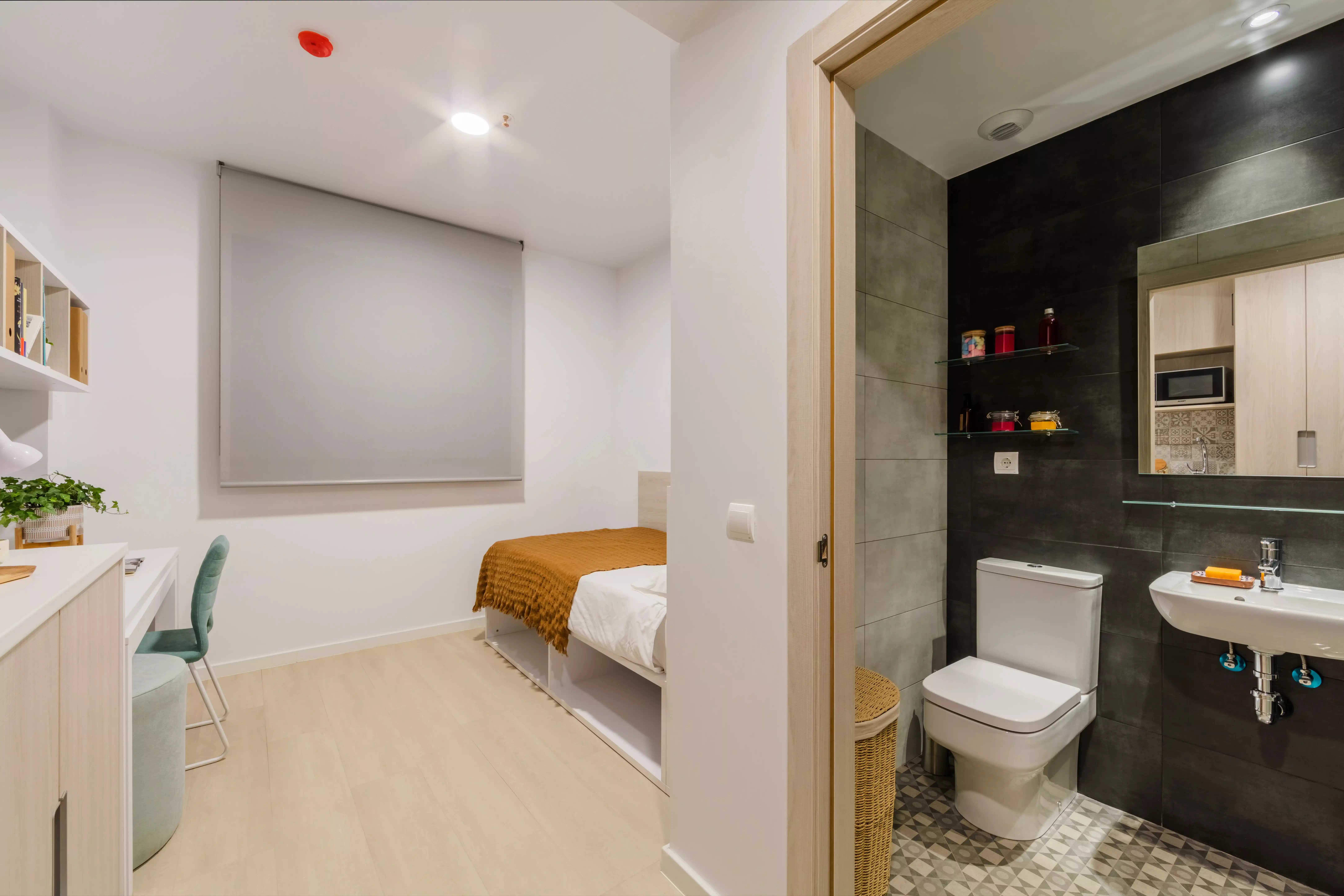 Amenities?w=400&h=260&fit=crop&q=40&auto=format&trim=auto