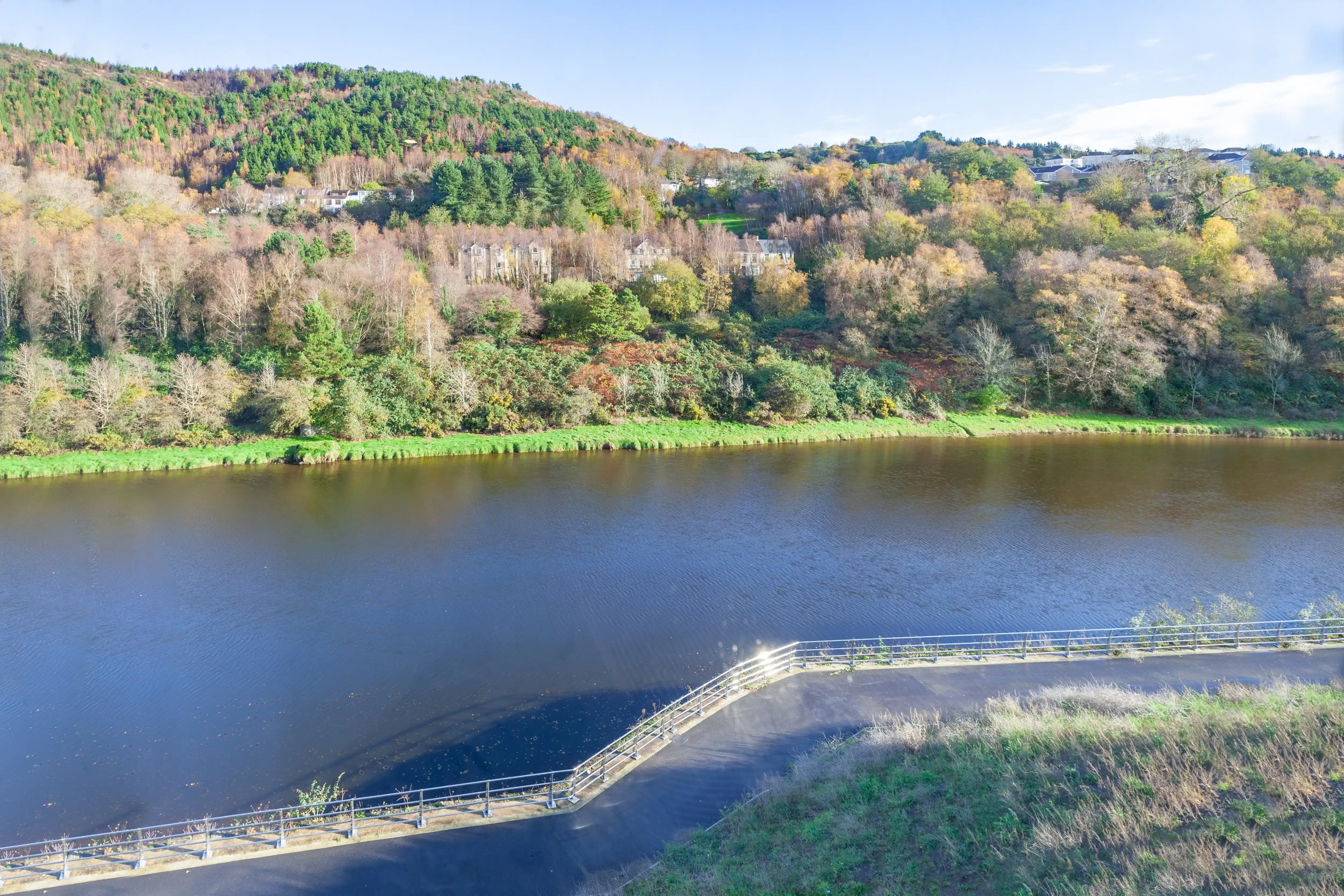 Common Area?w=400&h=260&fit=crop&q=40&auto=format&trim=auto