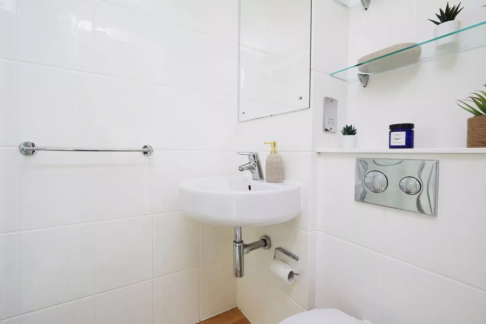 Amenities?w=400&h=260&fit=crop&q=40&auto=format&trim=auto