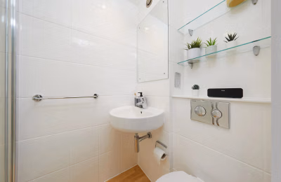 Amenities?w=400&h=260&fit=crop&q=40&auto=format&trim=auto