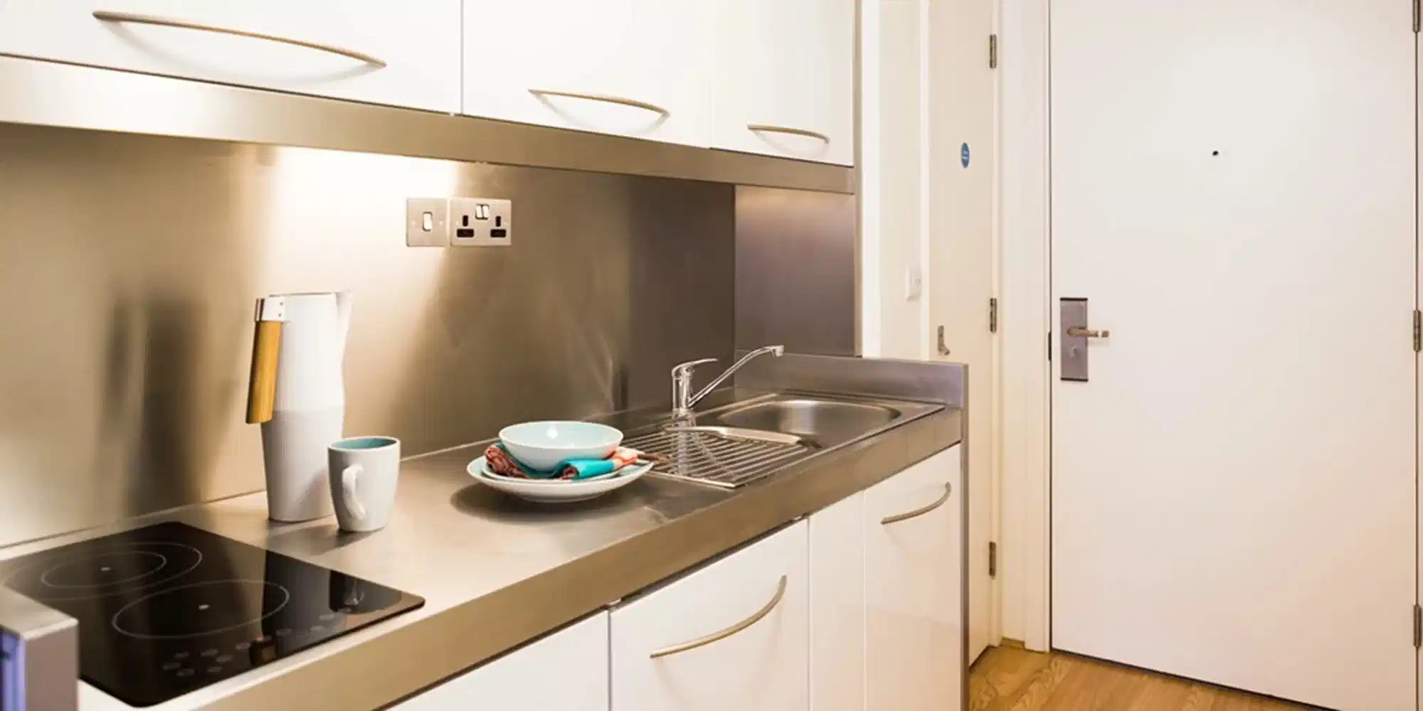 Amenities?w=400&h=260&fit=crop&q=40&auto=format&trim=auto