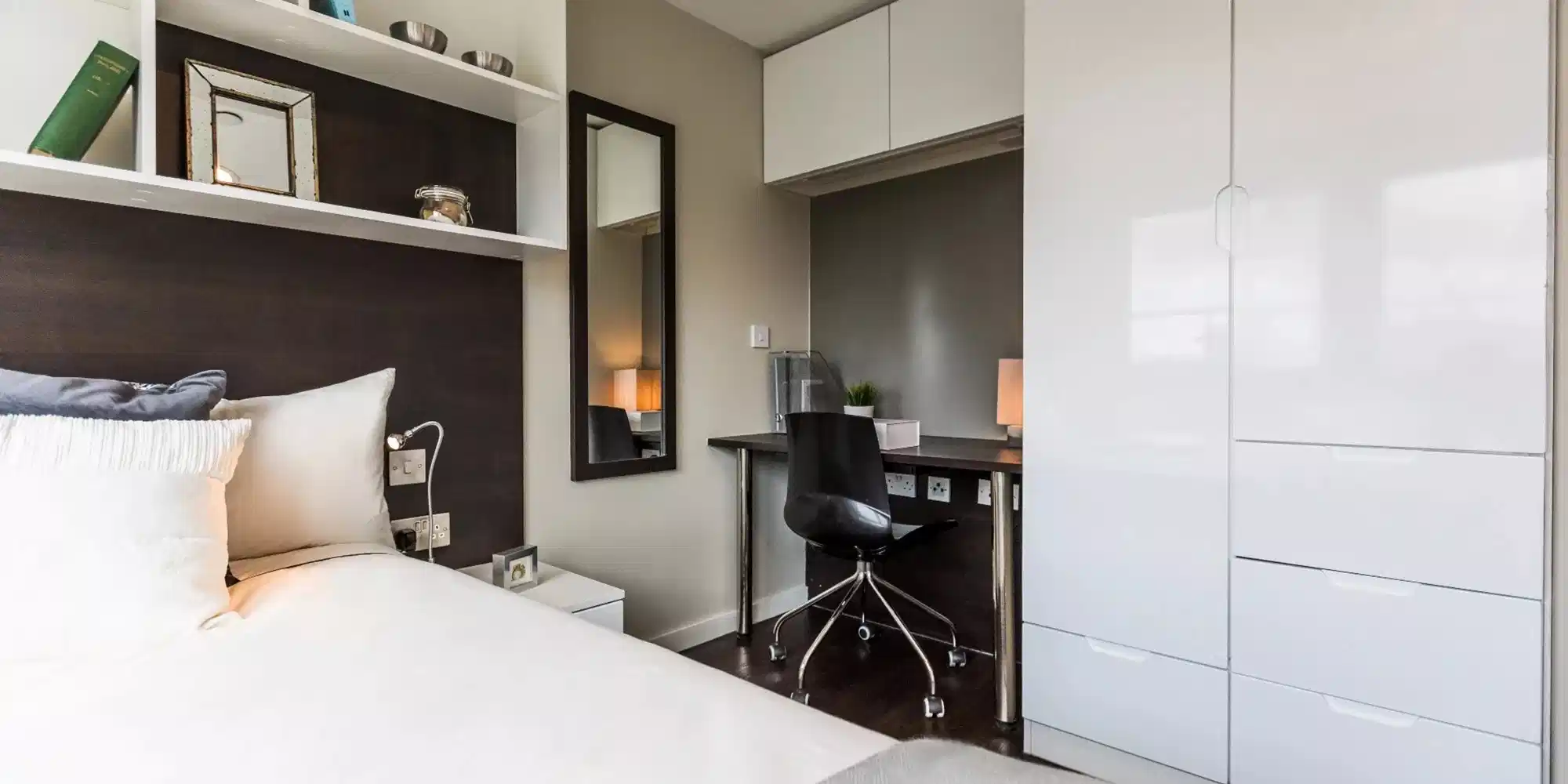 Common Area?w=400&h=260&fit=crop&q=40&auto=format&trim=auto