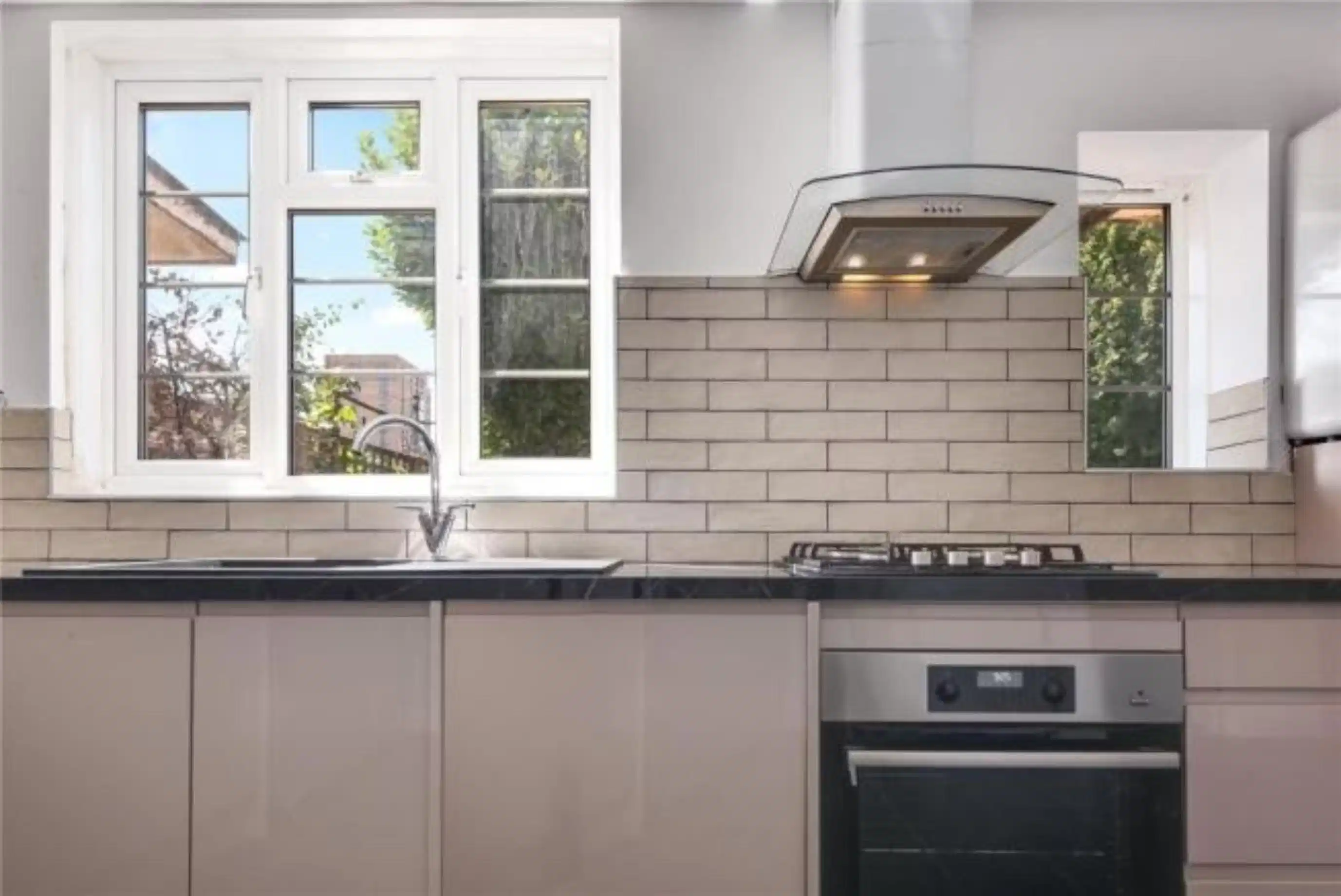 4 bedroom house, Galsworthy Avenue - undefined - kitchen - Kitchen - 20-11-2023