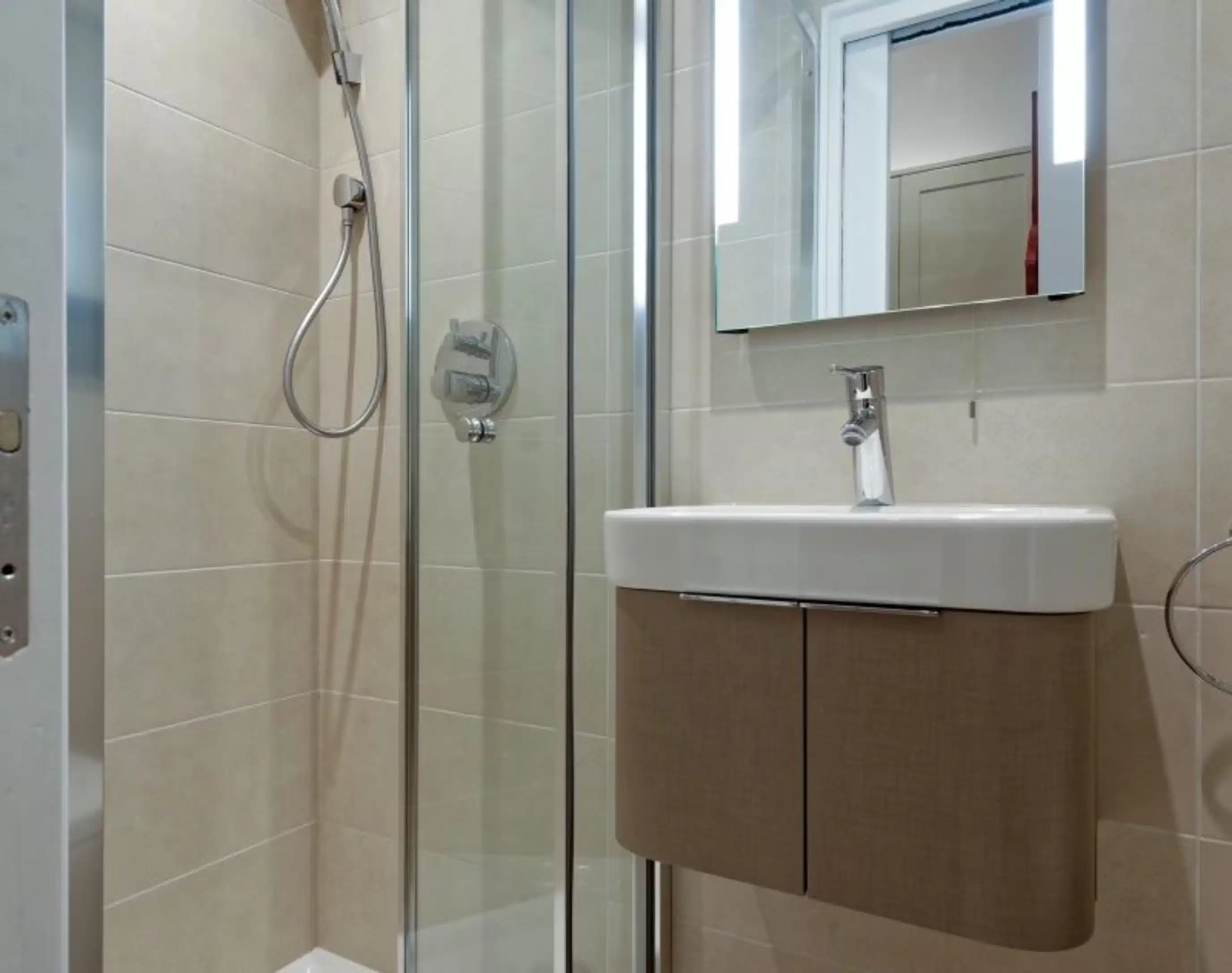 ?w=400&h=260&fit=crop&q=40&auto=format&trim=auto