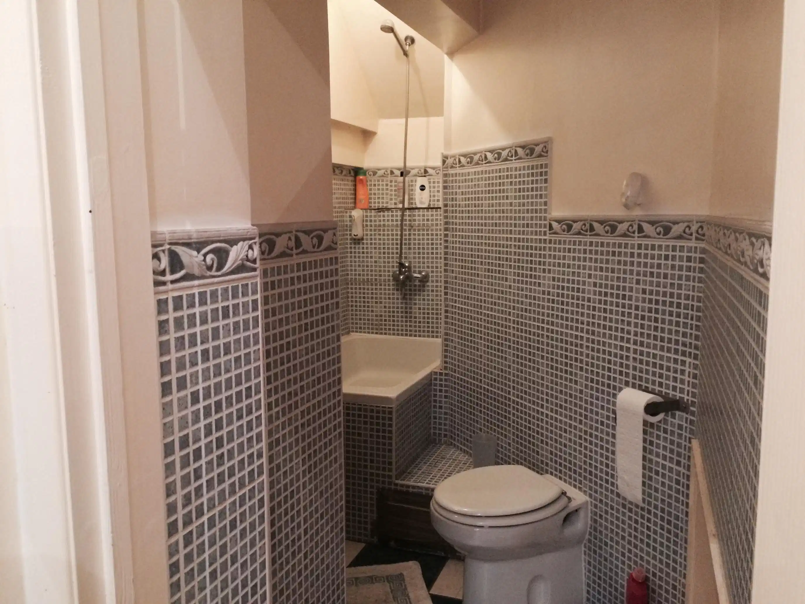 Centrally located and cosy Bayswater Notting Hill Gate Apartment - undefined - bathroom - Bathroom - 28-03-2018