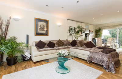 6 bedroom house, Evesham Way - undefined - Living Room