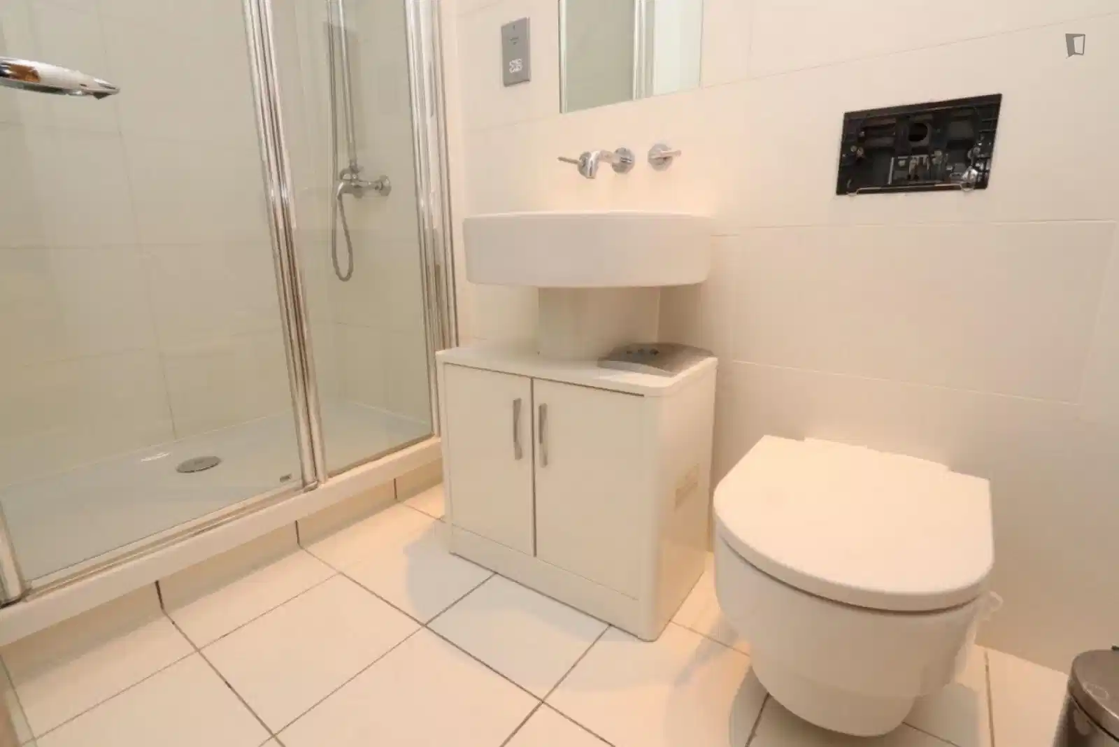 Amenities?w=400&h=260&fit=crop&q=40&auto=format&trim=auto