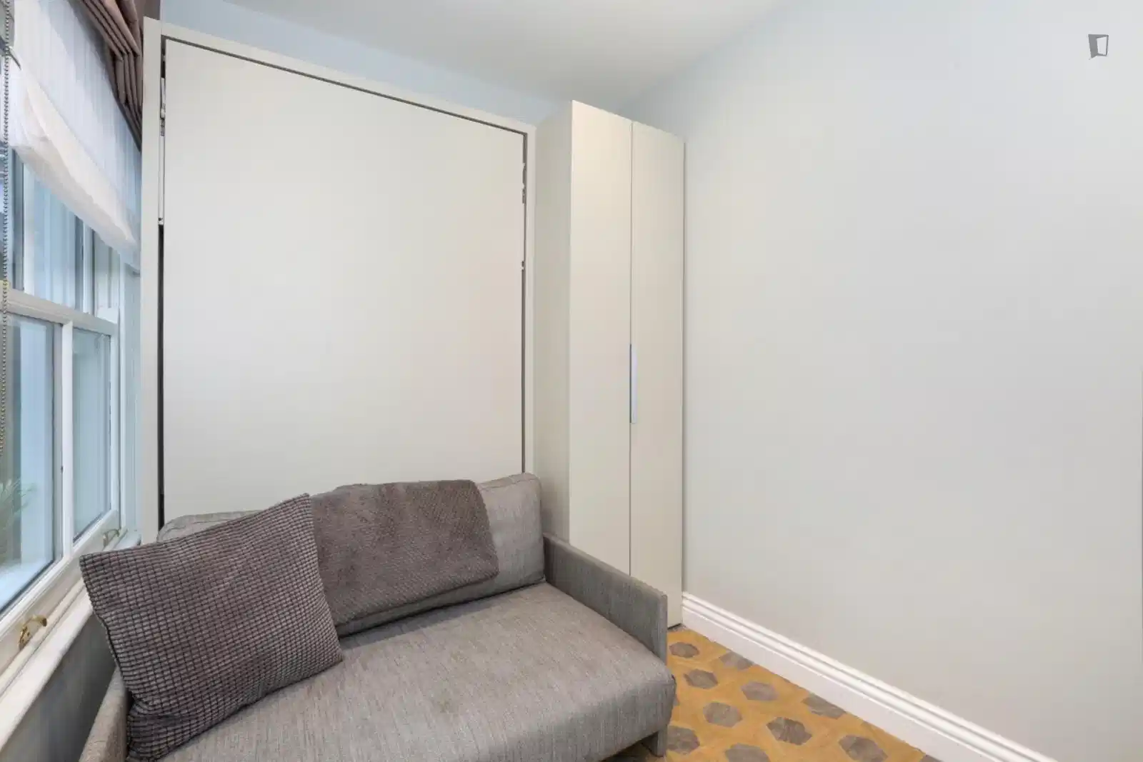 Studio - Bathroom?w=400&h=260&fit=crop&q=40&auto=format&trim=auto