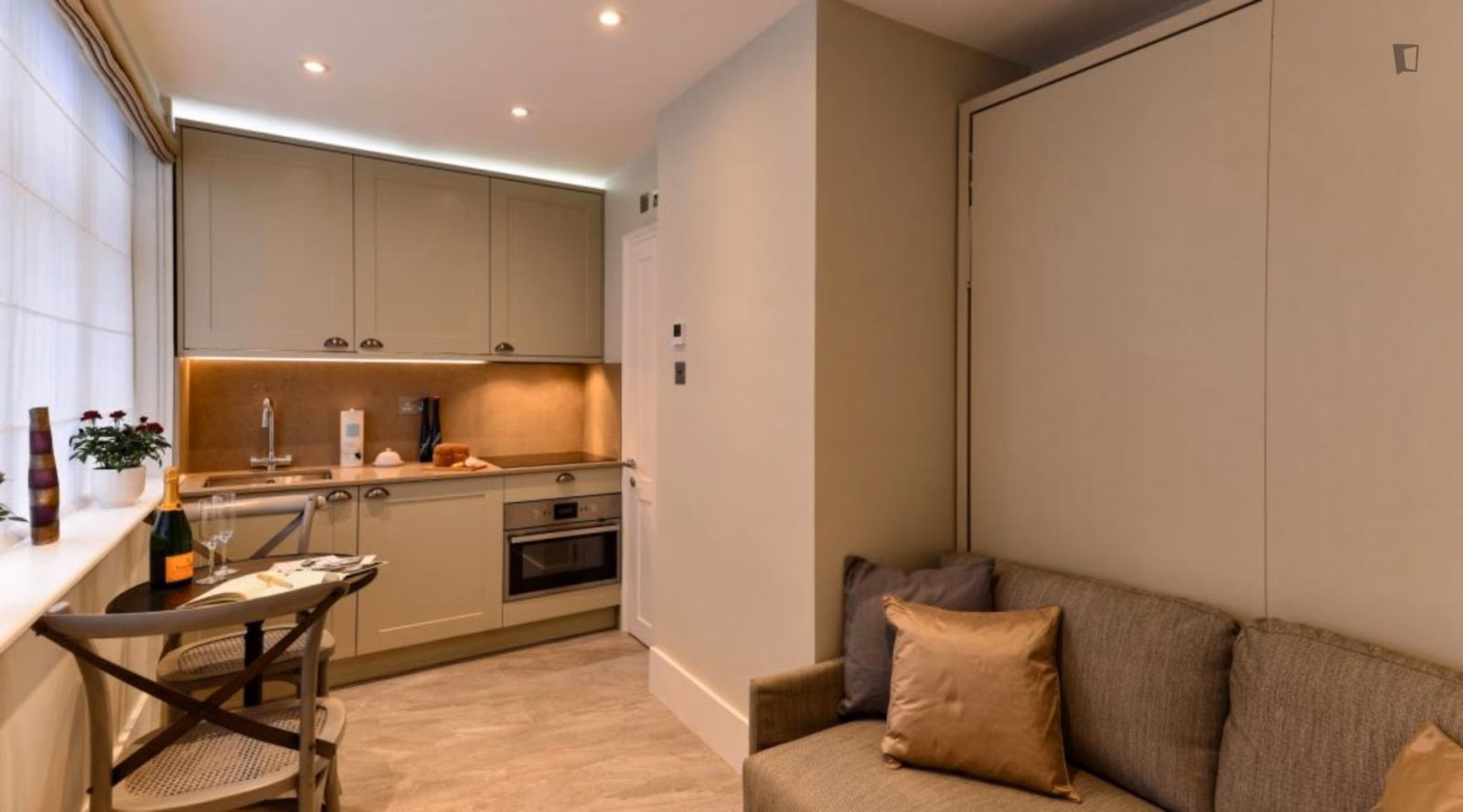 Studio - Bathroom?w=400&h=260&fit=crop&q=40&auto=format&trim=auto