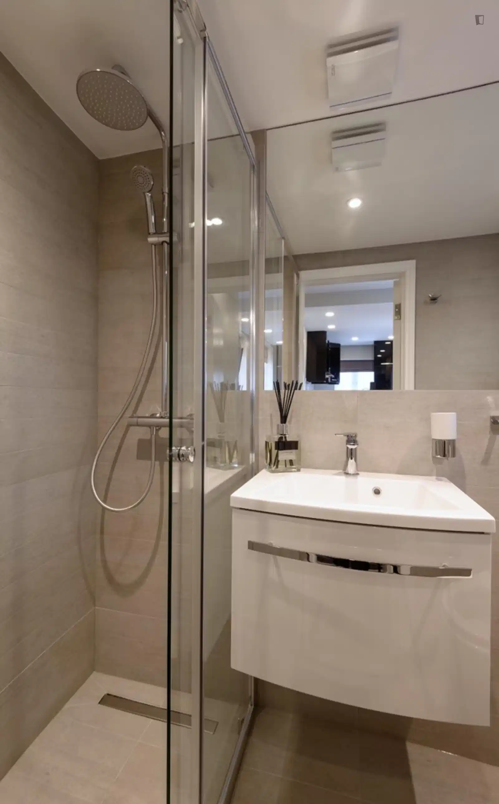 Studio - Kitchen?w=400&h=260&fit=crop&q=40&auto=format&trim=auto