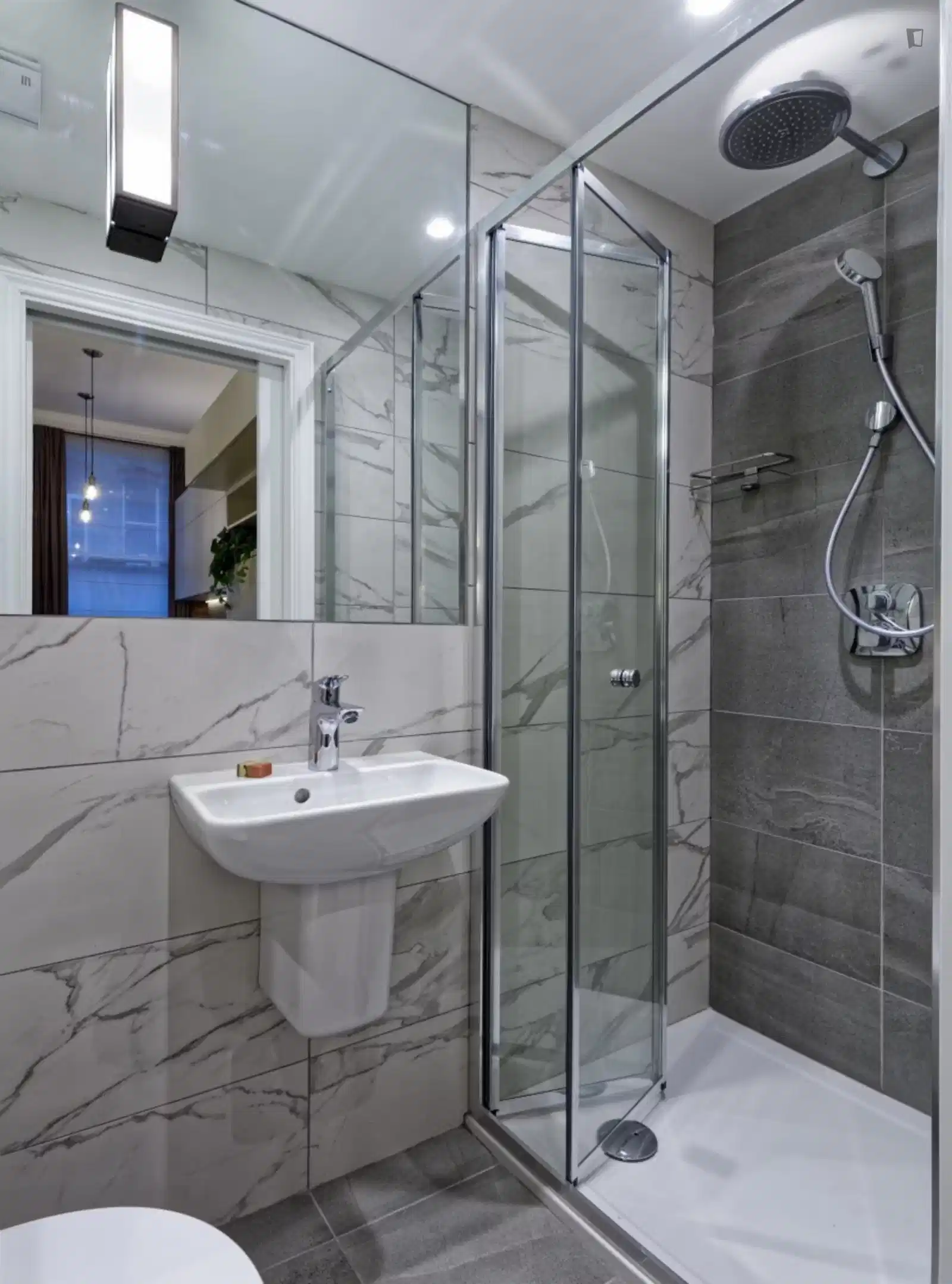 Studio - Bathroom?w=400&h=260&fit=crop&q=40&auto=format&trim=auto