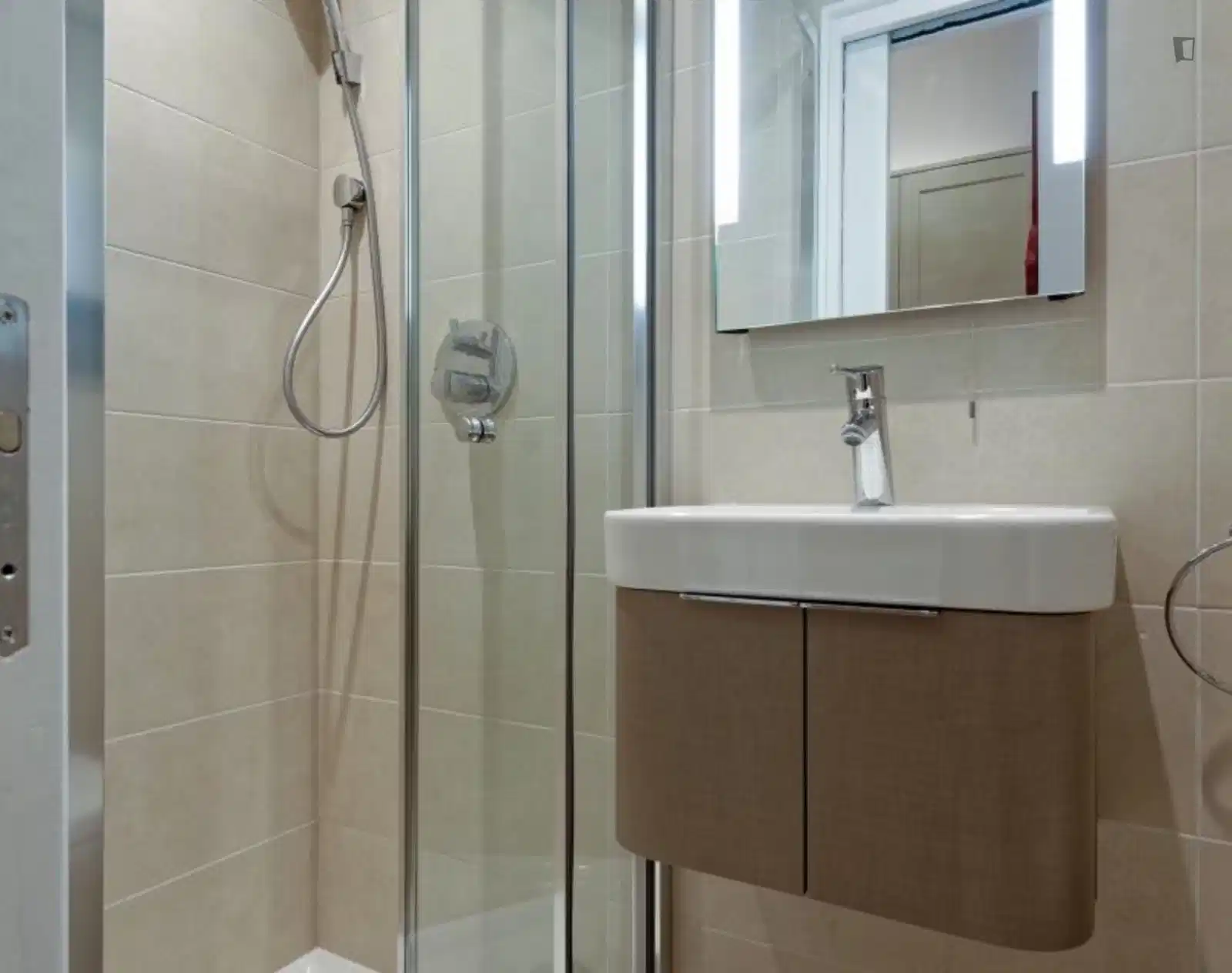 Studio - Bedroom?w=400&h=260&fit=crop&q=40&auto=format&trim=auto